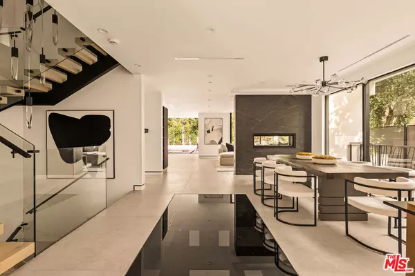 West Hollywood, CA 90046,930 N La Jolla AVE