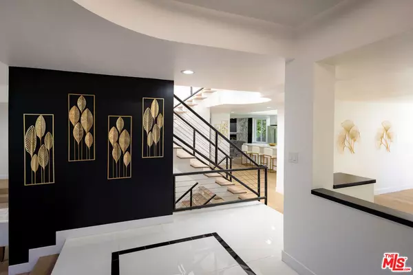 Woodland Hills, CA 91364,21329 Mulholland DR