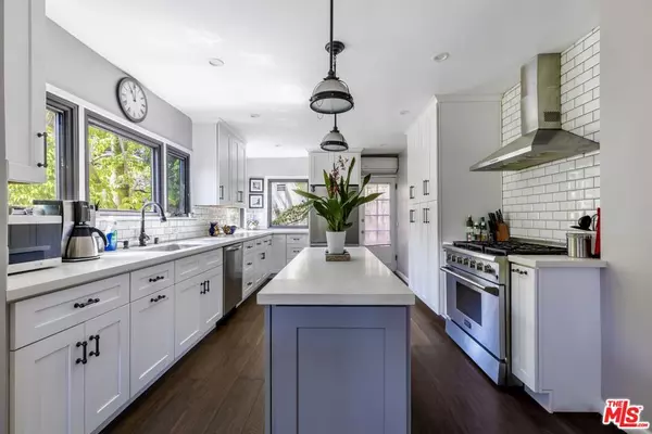 Los Angeles, CA 90068,6919 Camrose DR