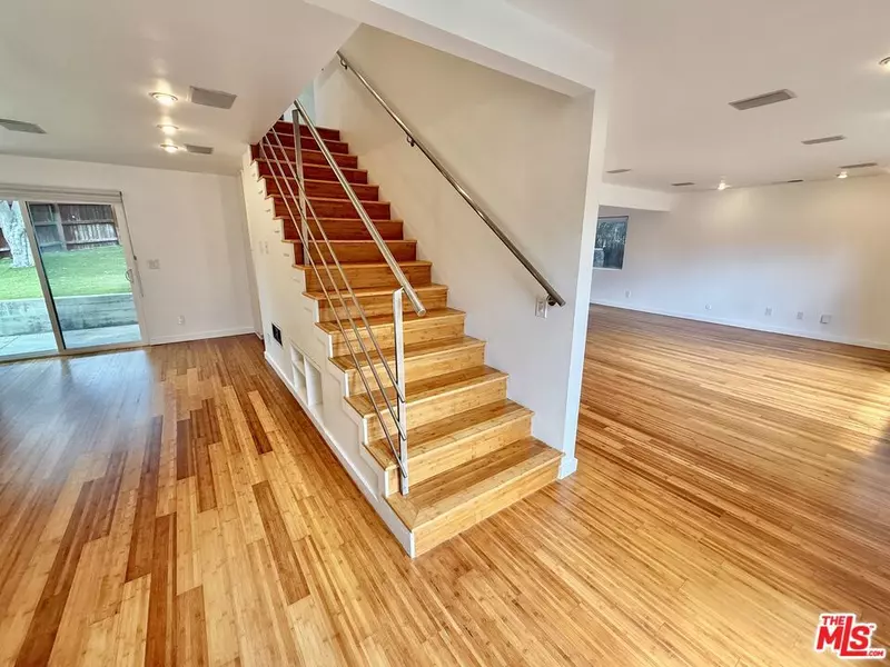 2255 India ST, Los Angeles, CA 90039
