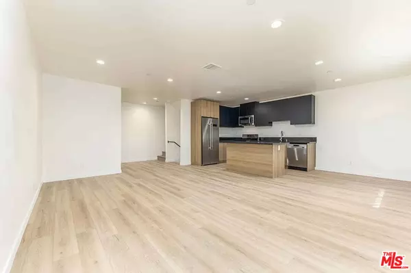Los Angeles, CA 90016,2103 S Burnside AVE #1/2