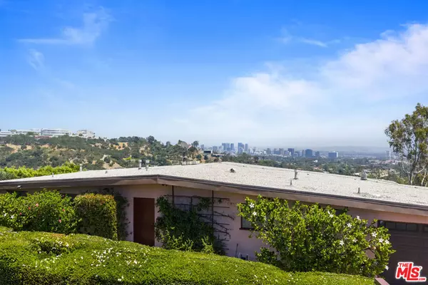 Los Angeles, CA 90049,924 Stonehill LN