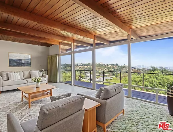 Los Angeles, CA 90049,924 Stonehill LN