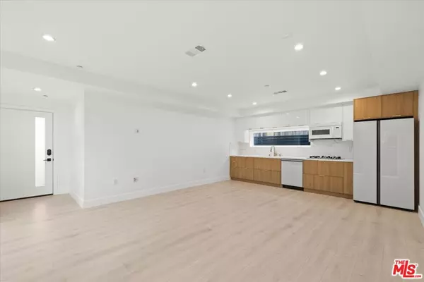 Los Angeles, CA 90066,4922 S Centinela AVE #2