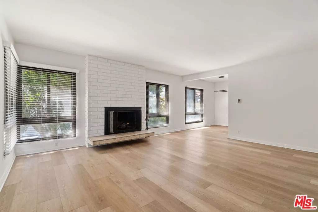 Playa Del Rey, CA 90293,8630 Falmouth AVE #5