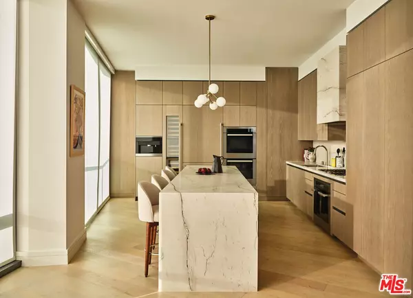 Los Angeles, CA 90067,211 W Elm CT #35B