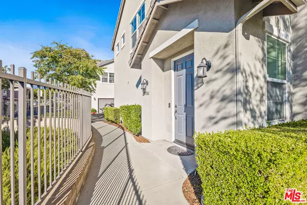 27261 Riverview LN, Valencia, CA 91354