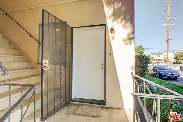 Los Angeles, CA 90025,11825 Iowa AVE #3