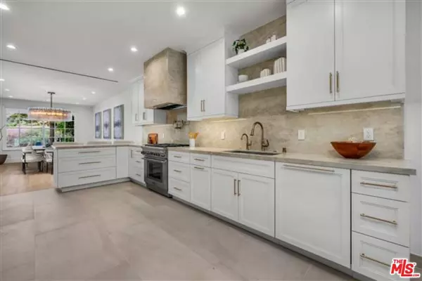 Los Angeles, CA 90049,2205 Canyonback RD