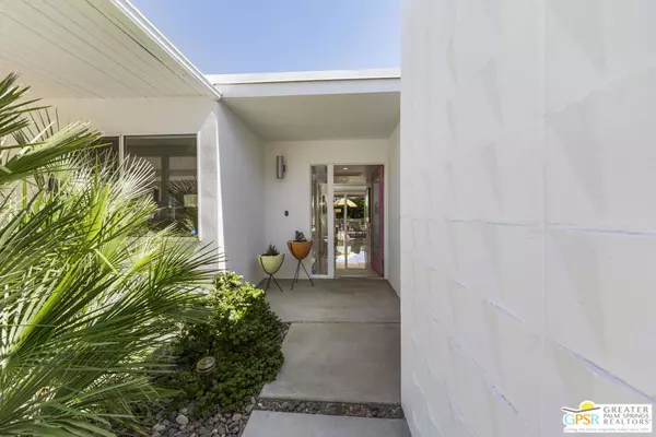 Palm Springs, CA 92264,2362 S Sierra Madre