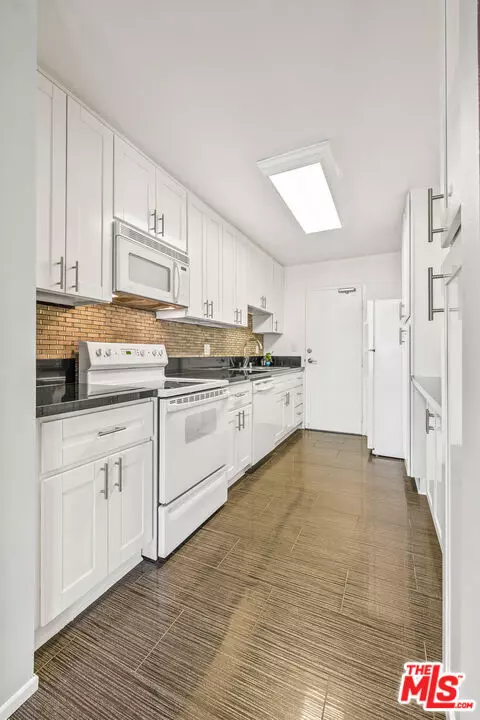 Sherman Oaks, CA 91403,14506 Benefit ST #103