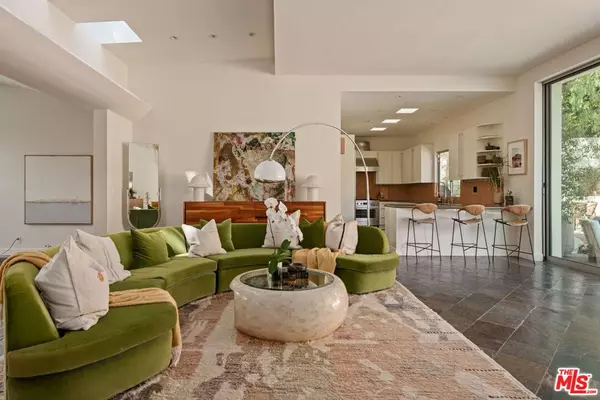 Los Angeles, CA 90046,8137 Amor RD