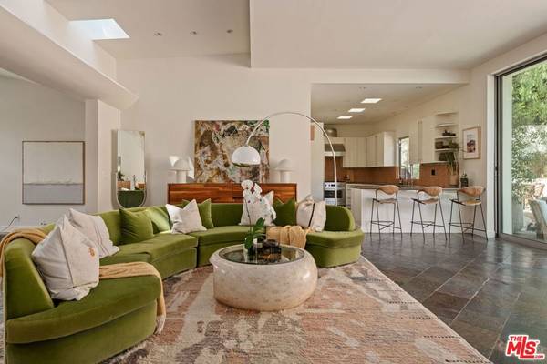 Los Angeles, CA 90046,8137 Amor RD