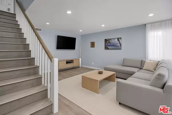 Tarzana, CA 91356,18411 Hatteras ST #114