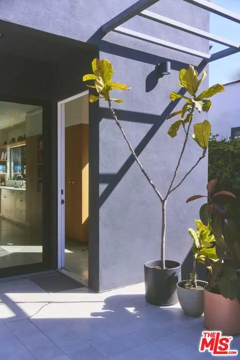 Venice, CA 90291,906 Superba AVE