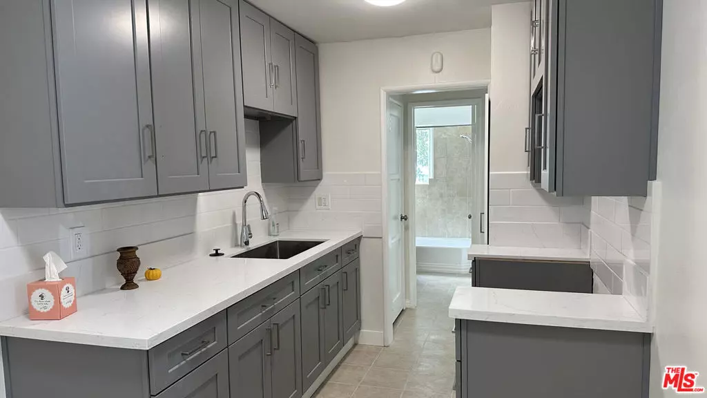 North Hollywood, CA 91601,11225 Emelita ST #11225