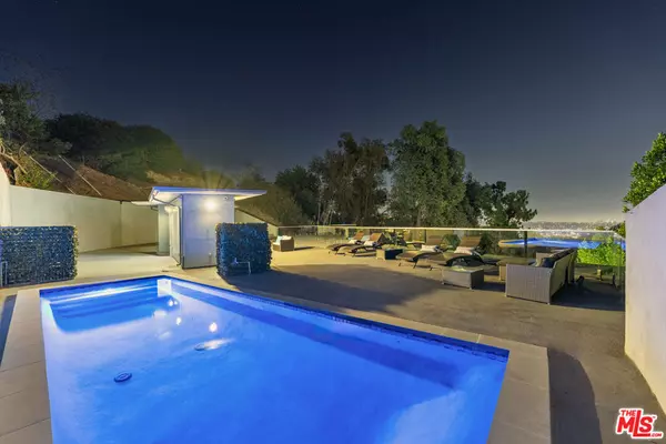 Los Angeles, CA 90068,6181 Temple Hill DR