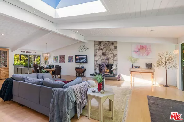 Santa Monica, CA 90402,574 Latimer RD