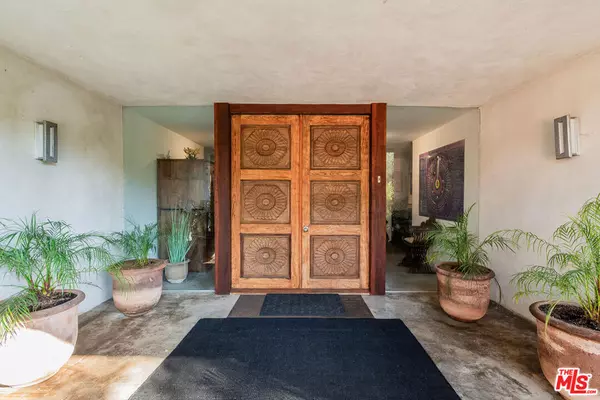 Santa Monica, CA 90402,574 Latimer RD