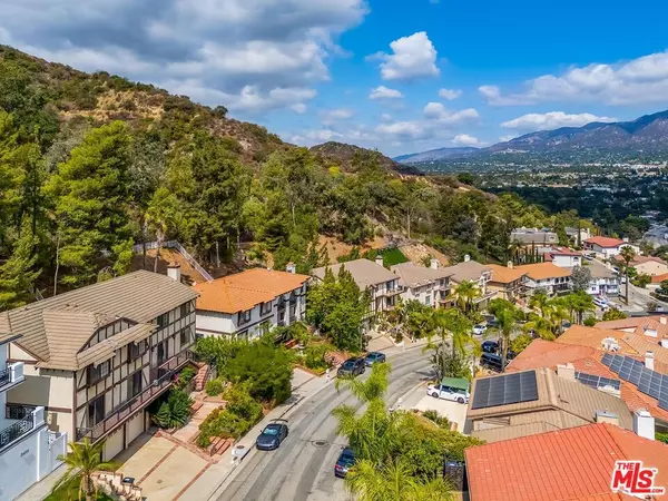 Glendale, CA 91208,3417 Oakmont View DR