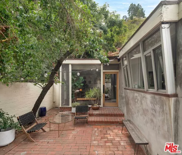 Los Angeles, CA 90077,905 N Beverly Glen BLVD