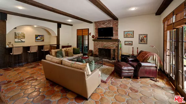 Beverly Hills, CA 90212,317 S Rodeo DR