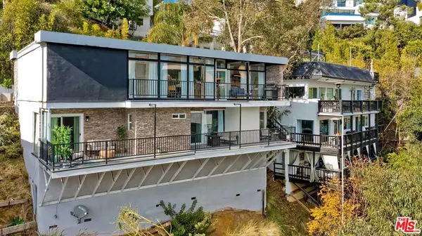 Los Angeles, CA 90069,9356 Sierra Mar DR