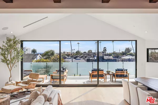 Santa Monica, CA 90405,2530 Beverley AVE