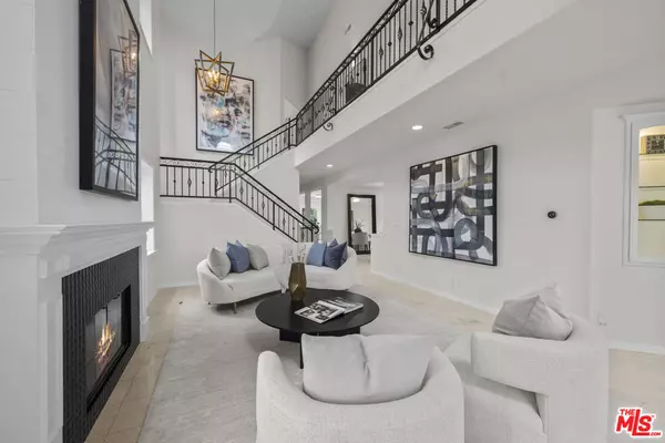 Playa Del Rey, CA 90293,7861 W 80th ST