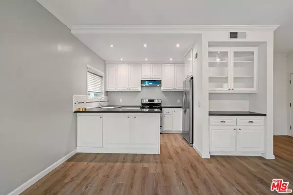 Los Angeles, CA 90066,11938 Courtleigh DR #3