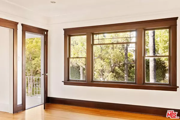 Los Angeles, CA 90068,5850 Foothill DR