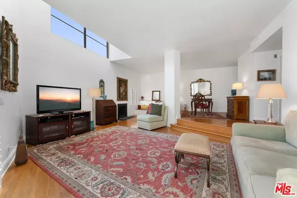 Los Angeles, CA 90049,520 S Barrington AVE #115