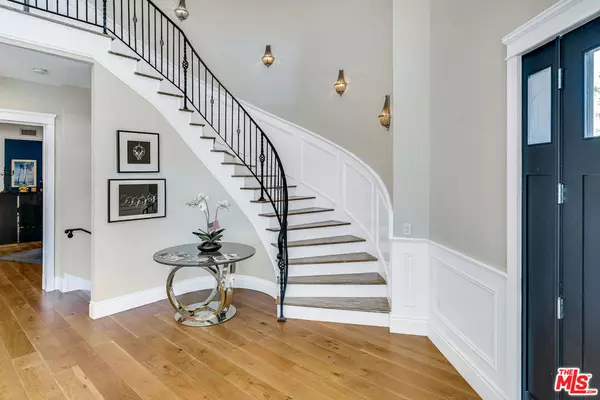 Tarzana, CA 91356,19633 Wells DR