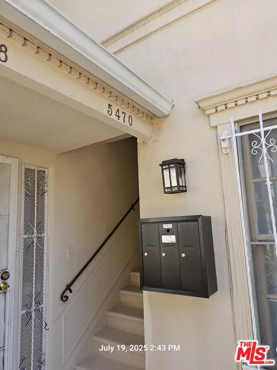 Los Angeles, CA 90019,5470 Edgewood PL