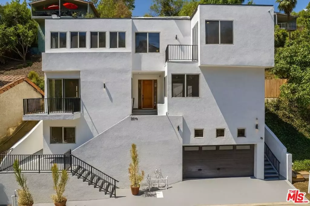 Los Angeles, CA 90068,2619 N Rinconia DR