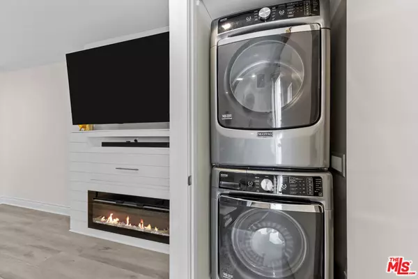 Sherman Oaks, CA 91423,4381 Ventura Canyon AVE #4