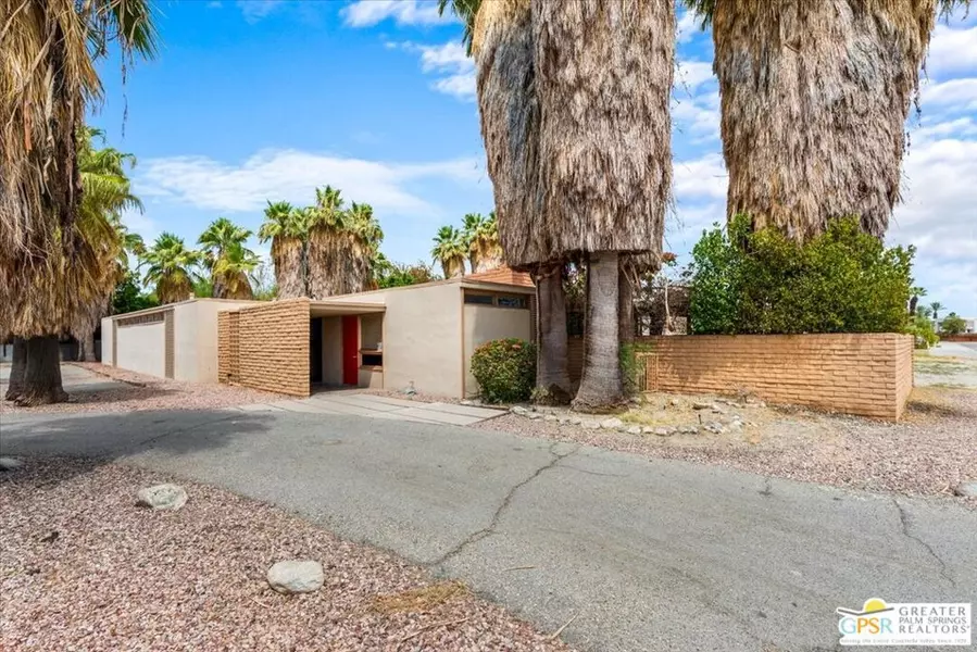 490 S Compadre RD, Palm Springs, CA 92262
