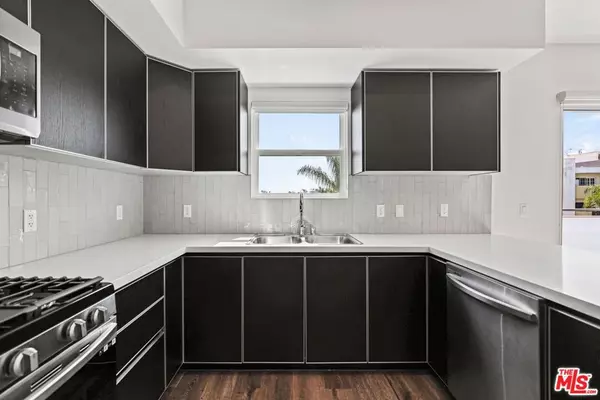 Los Angeles, CA 90025,1830 Selby #ph2