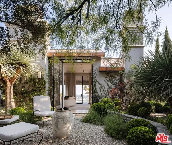 Beverly Hills, CA 90210,9360 Readcrest DR