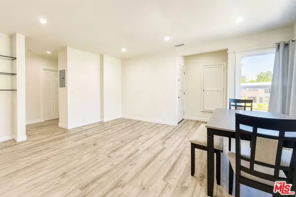 Valley Village, CA 91607,5248 1/2 Whitsett AVE