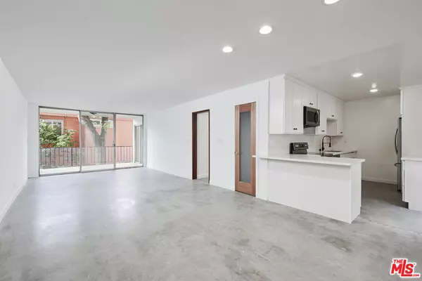 305 San Vicente BLVD #109, Santa Monica, CA 90402