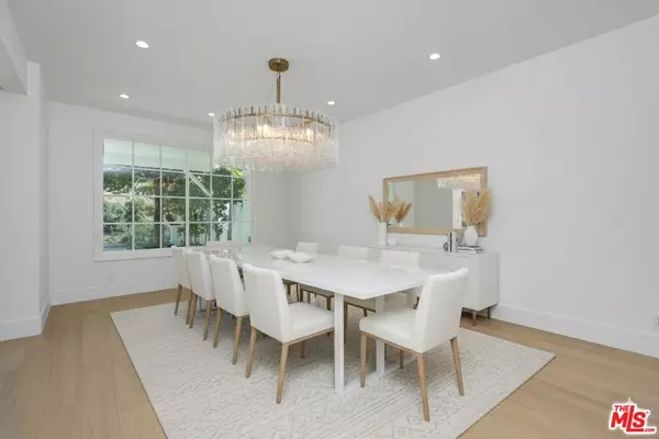 Los Angeles, CA 90049,2205 Canyonback RD