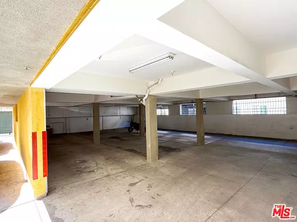 Los Angeles, CA 90038,6136 Eleanor AVE