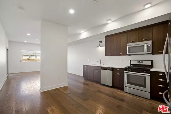 Los Angeles, CA 90039,2978 Ripple PL #105