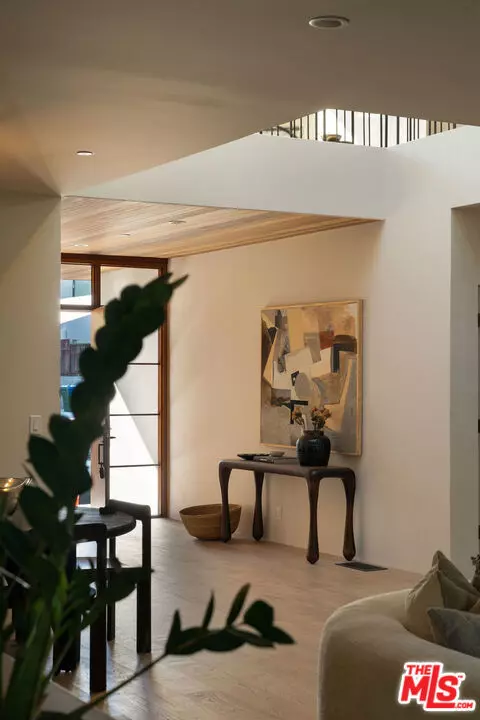 Los Angeles, CA 90066,3362 Rosewood AVE