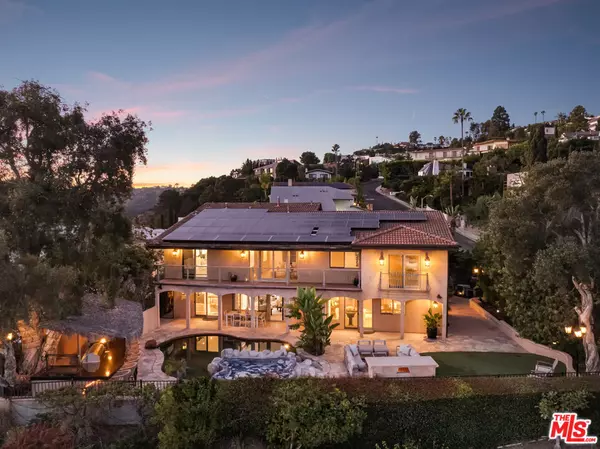 8000 Oceanus DR, Los Angeles, CA 90046