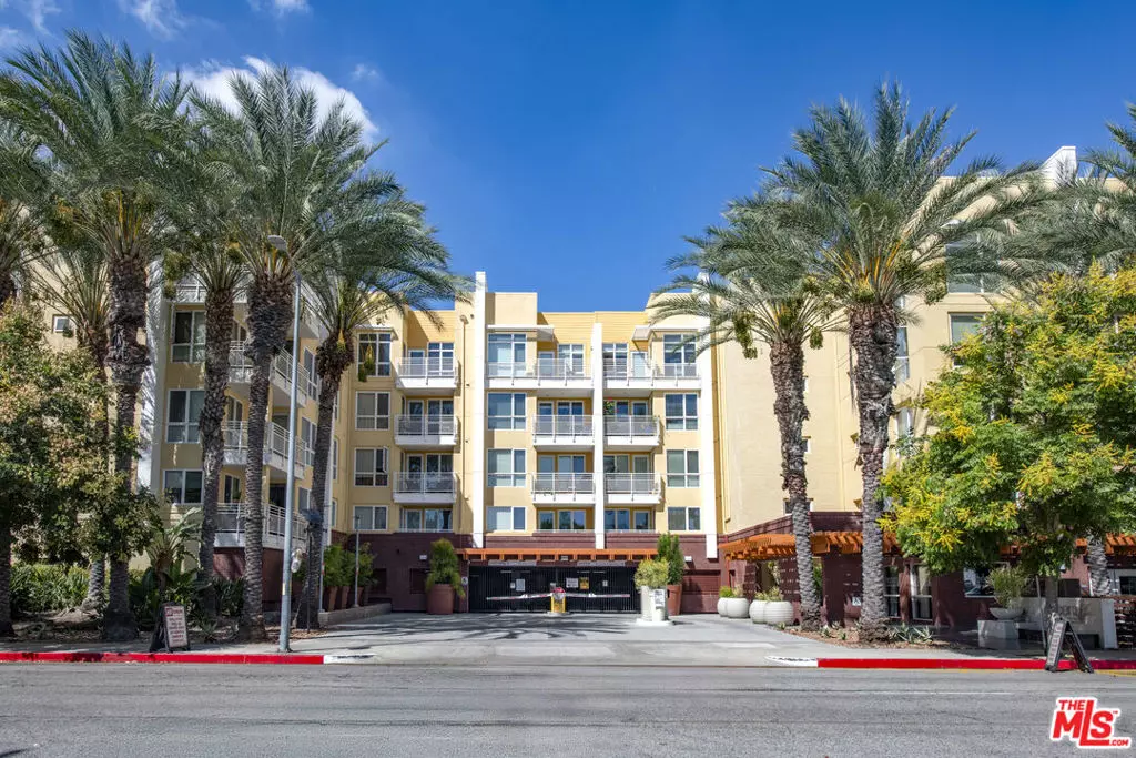 Woodland Hills, CA 91367,21301 Erwin ST #340