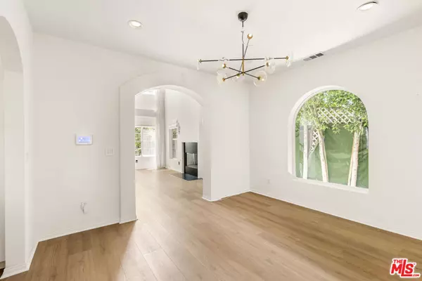 North Hollywood, CA 91605,7676 Coldwater Canyon CT