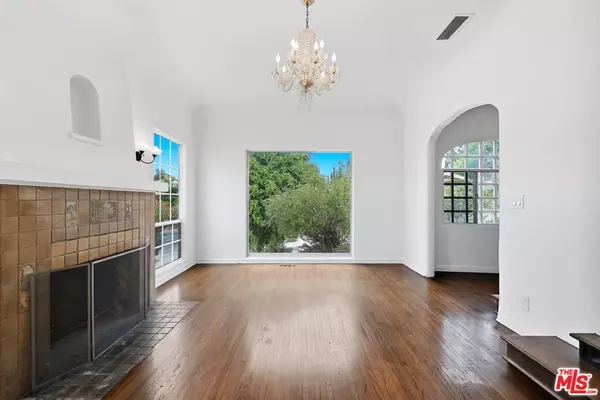 Los Angeles, CA 90039,2132 Cove AVE