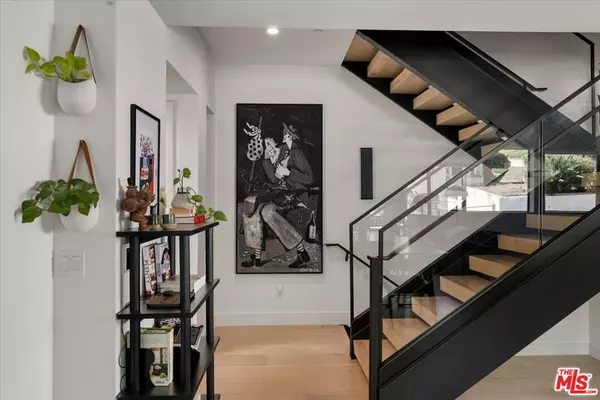 3225 Rowena AVE, Los Angeles, CA 90027